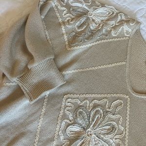 Vintage dolman sleeve sweater 3/4 sleeve ribbon appliqué front design